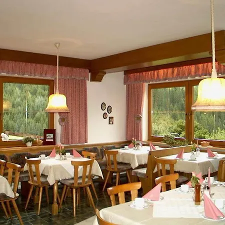 Gaestehaus Elfriede ゲストハウス 3*